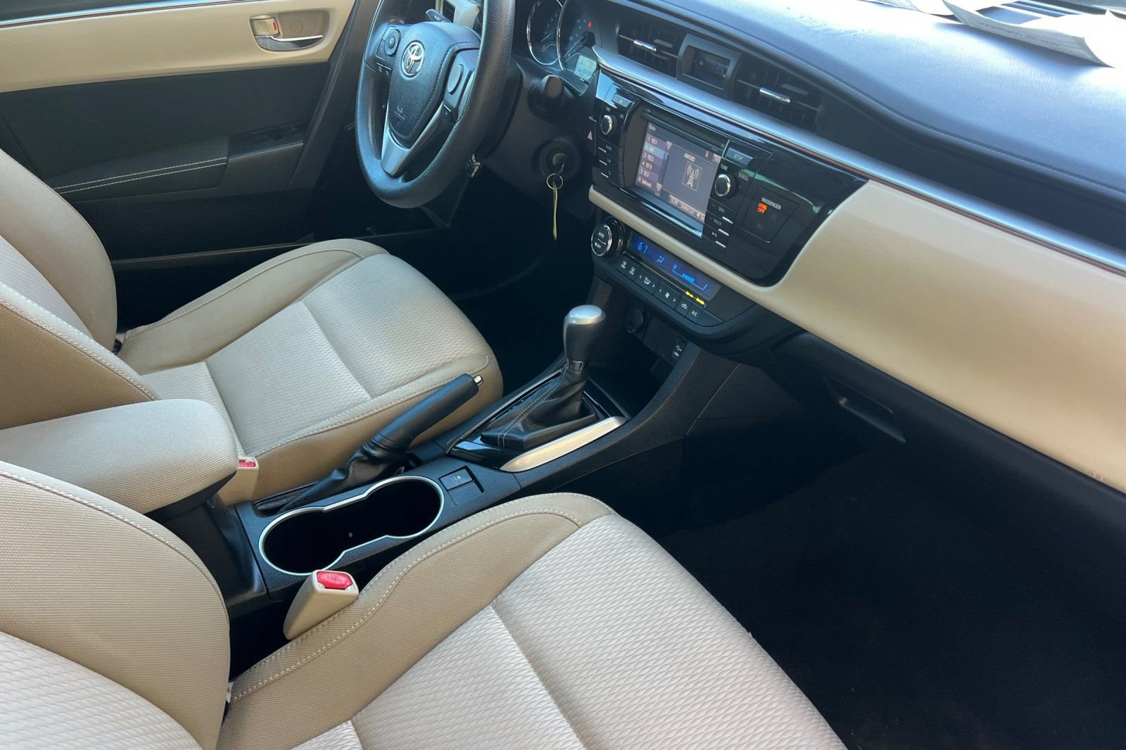Used 2015 Toyota Corolla LE image 15