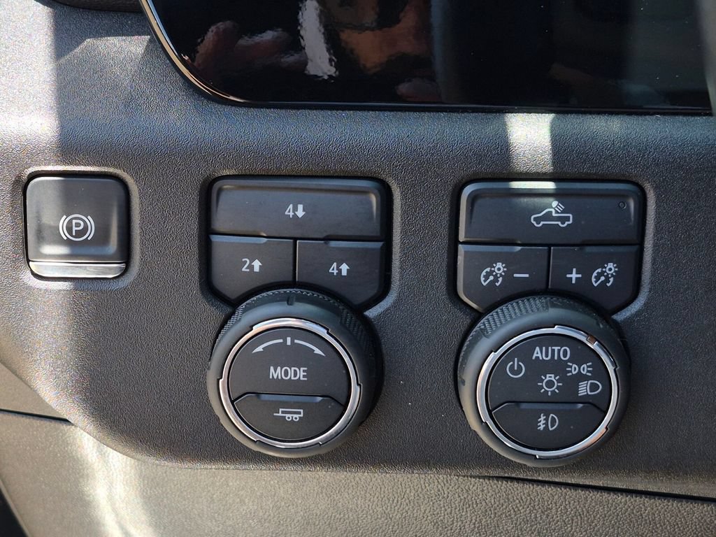 Used 2025 Chevrolet Silverado 2500 LT w/ Convenience Package AWD/4WD image 17