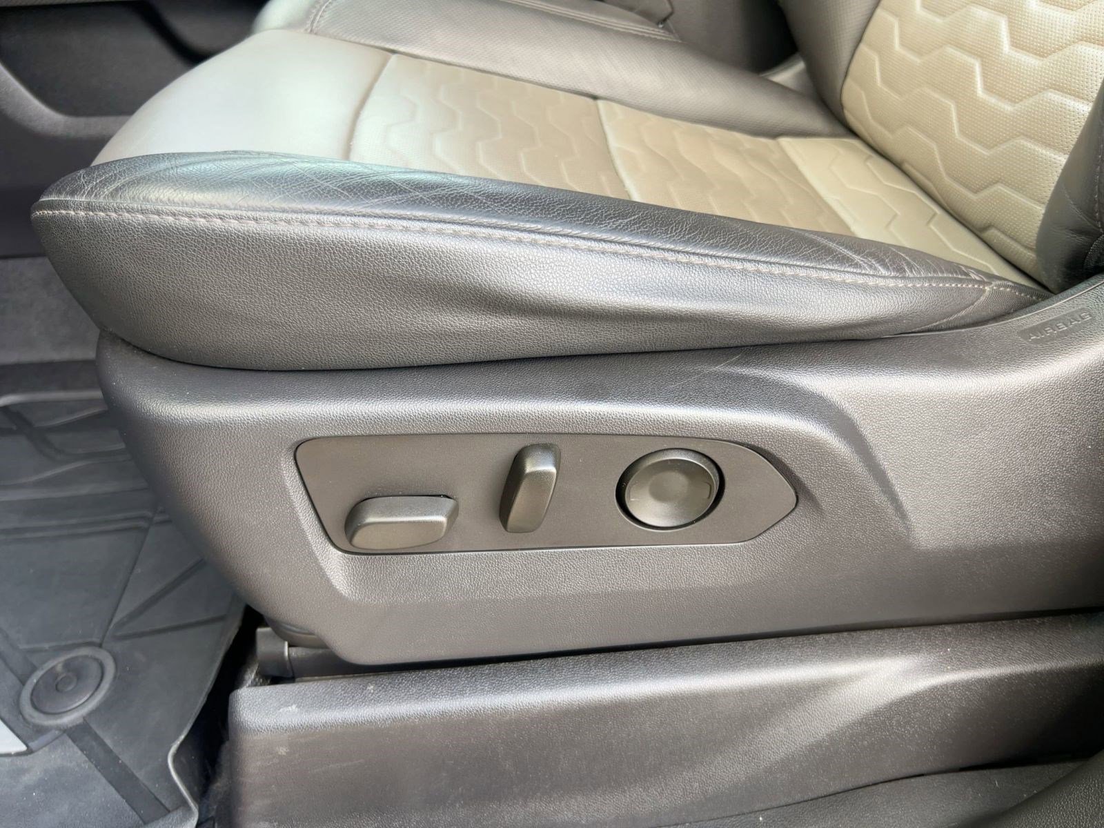 Used 2023 Chevrolet Silverado 1500 ZR2 w/ Technology Package image 13