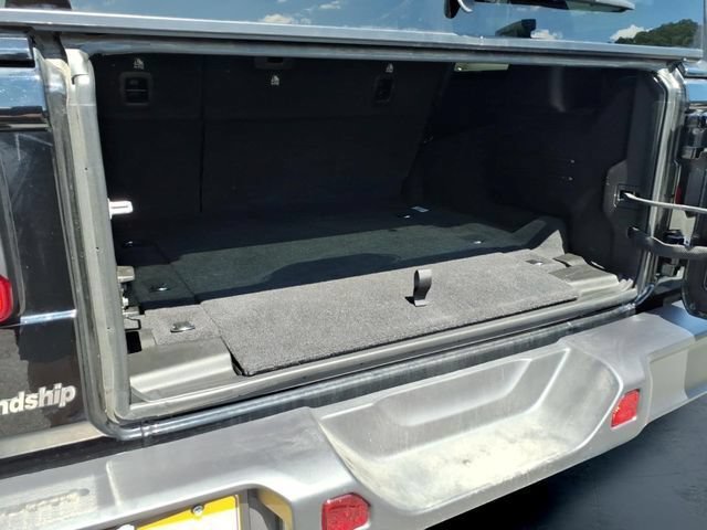 Used 2025 Jeep Wrangler Unlimited Sahara AWD/4WD image 11