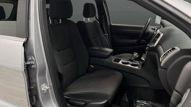 Used 2019 Jeep Grand Cherokee Laredo image 24