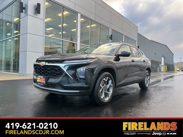 Used 2025 Chevrolet Trax LT w/ LT Convenience Package image 3