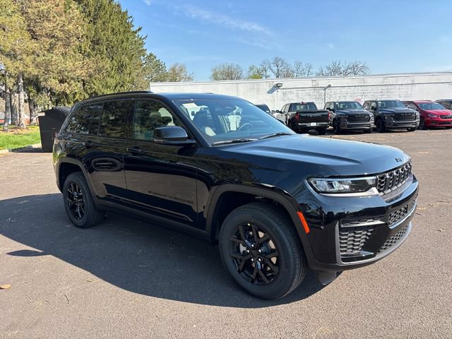 New 2026 Jeep Grand Cherokee Altitude AWD/4WD image 2