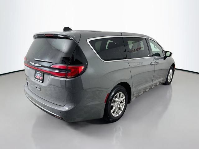 Used 2025 Chrysler Pacifica Select FWD image 7