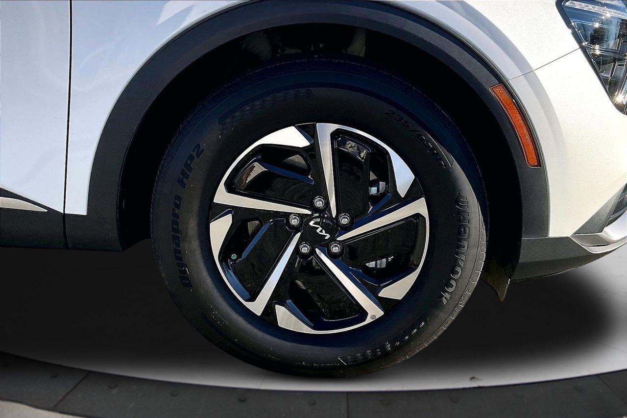 Used 2025 Kia Sportage LX image 31