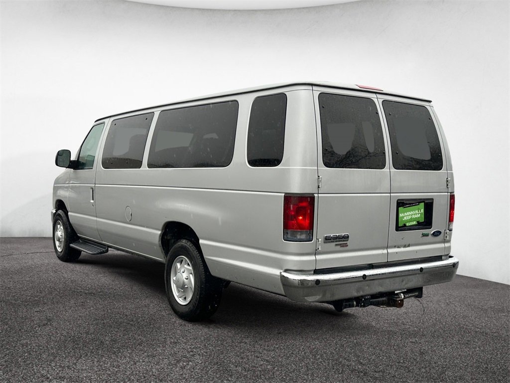 Used 2011 Ford E-350 and Econoline 350 XLT image 3