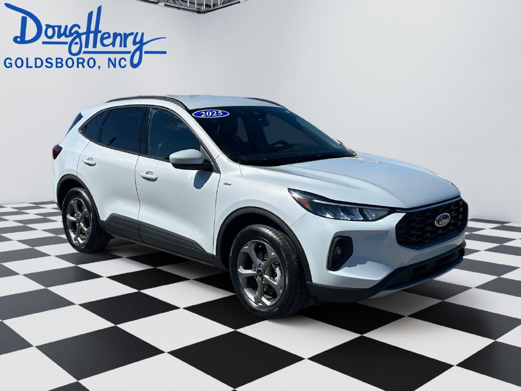 Used 2025 Ford Escape ST-Line Select AWD/4WD image 7