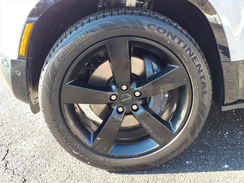 New 2026 Land Rover Defender 130 X-Dynamic SE image 9