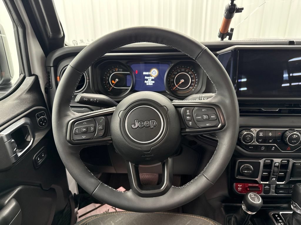 Used 2025 Jeep Gladiator Mojave w/ Convenience Group AWD/4WD image 20