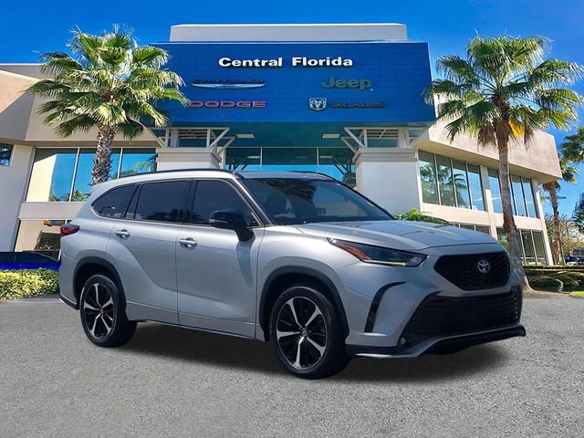 Used 2022 Toyota Highlander XSE image 2