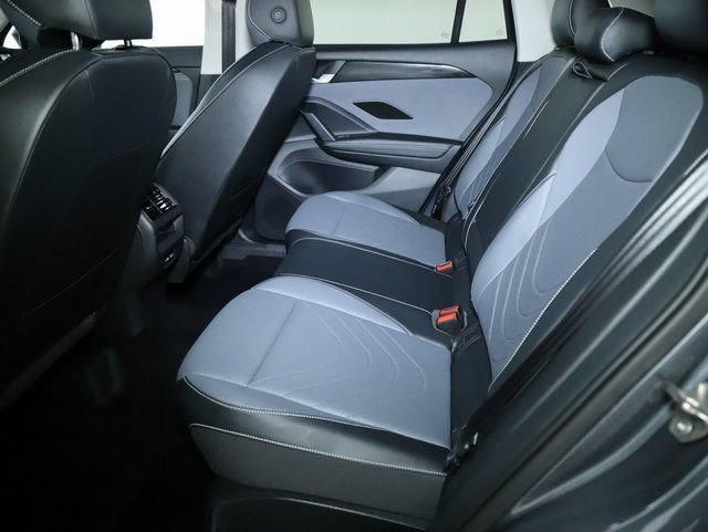 Certified 2025 Volkswagen Tiguan SE AWD/4WD image 14