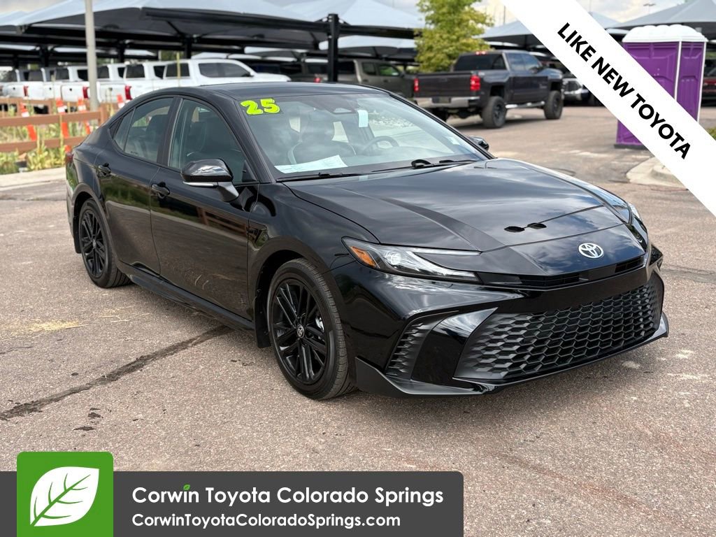 Used 2025 Toyota Camry SE image 1