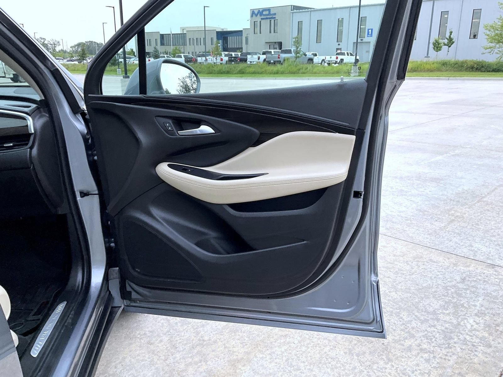 Used 2020 Buick Envision Essence FWD image 17
