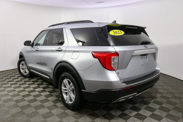 Used 2023 Ford Explorer XLT w/ Equipment Group 202A image 7