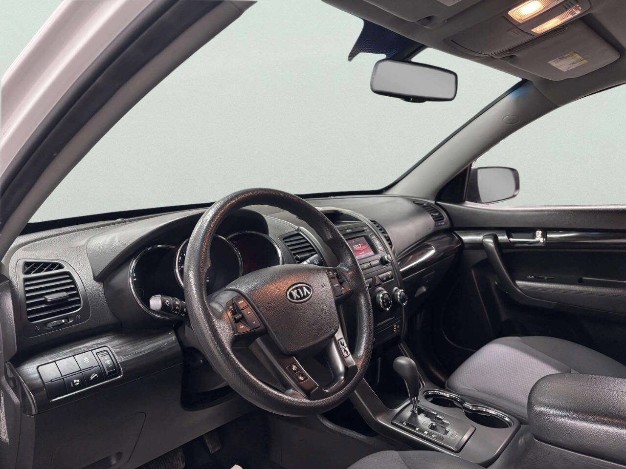 Used 2013 Kia Sorento LX w/ Convenience Pkg image 11