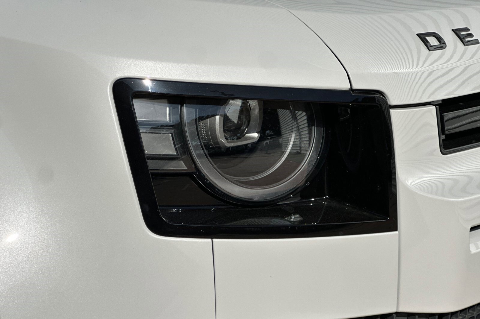 New 2026 Land Rover Defender 110 X-Dynamic SE image 12