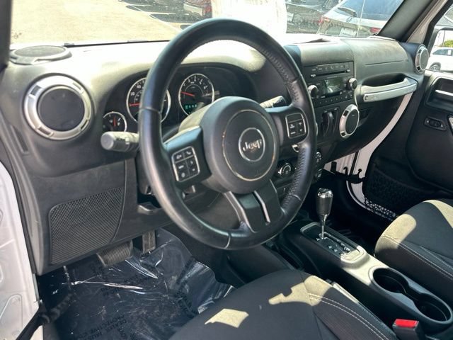 Used 2017 Jeep Wrangler Sahara w/ Connectivity Group AWD/4WD image 28