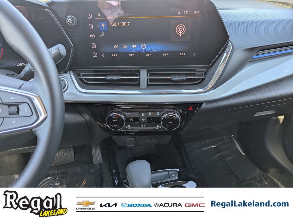 Used 2025 Chevrolet Trax LT w/ LT Convenience Package image 12