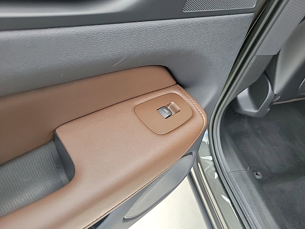 Used 2022 Volvo XC60 T8 Inscription w/ Advanced Package image 12