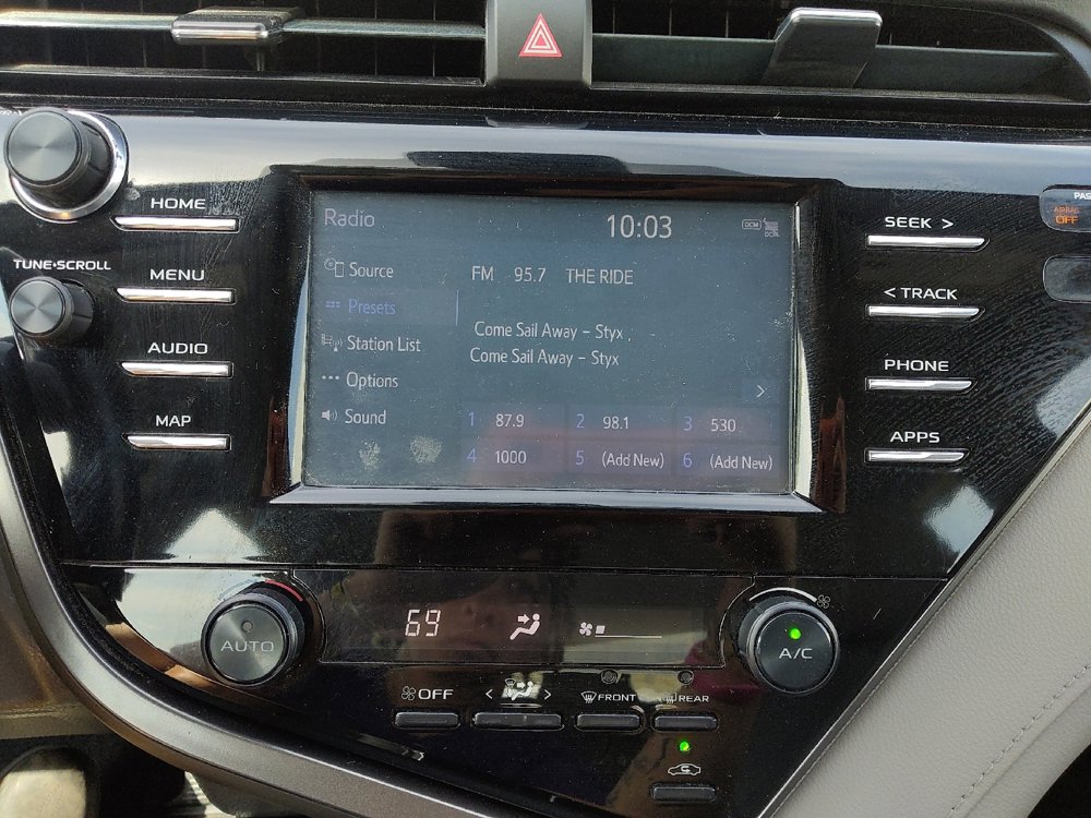 Used 2019 Toyota Camry SE FWD image 25