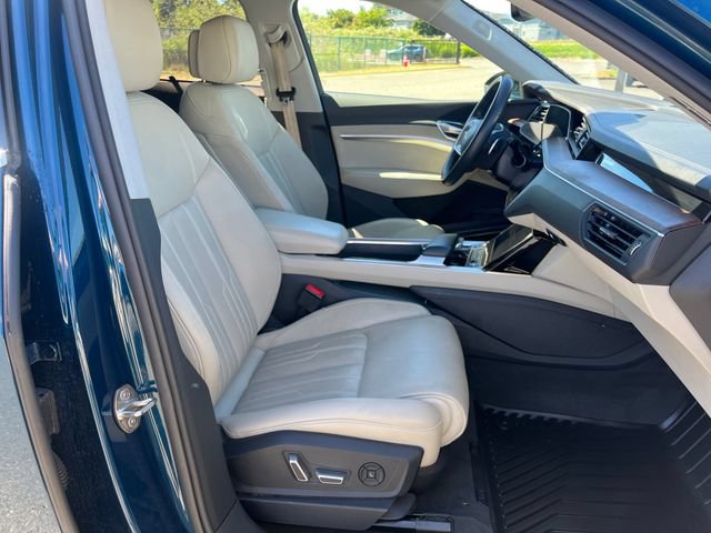 Used 2019 Audi e-tron Prestige w/ Prestige Package AWD/4WD image 10