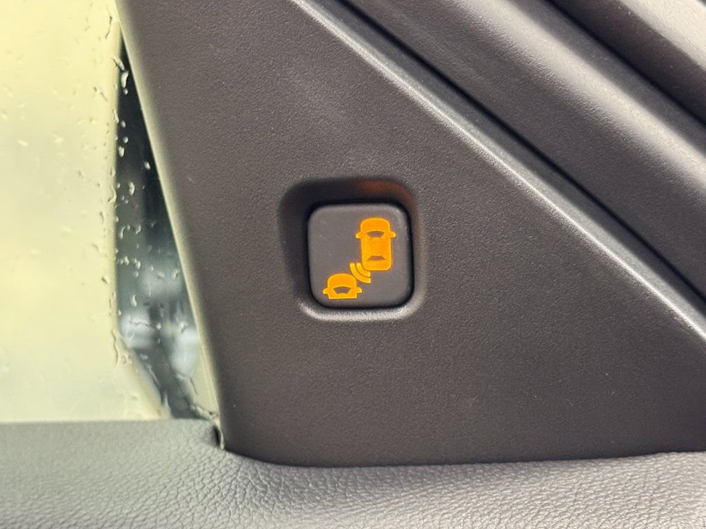 Used 2025 Acura RDX SH-AWD image 18