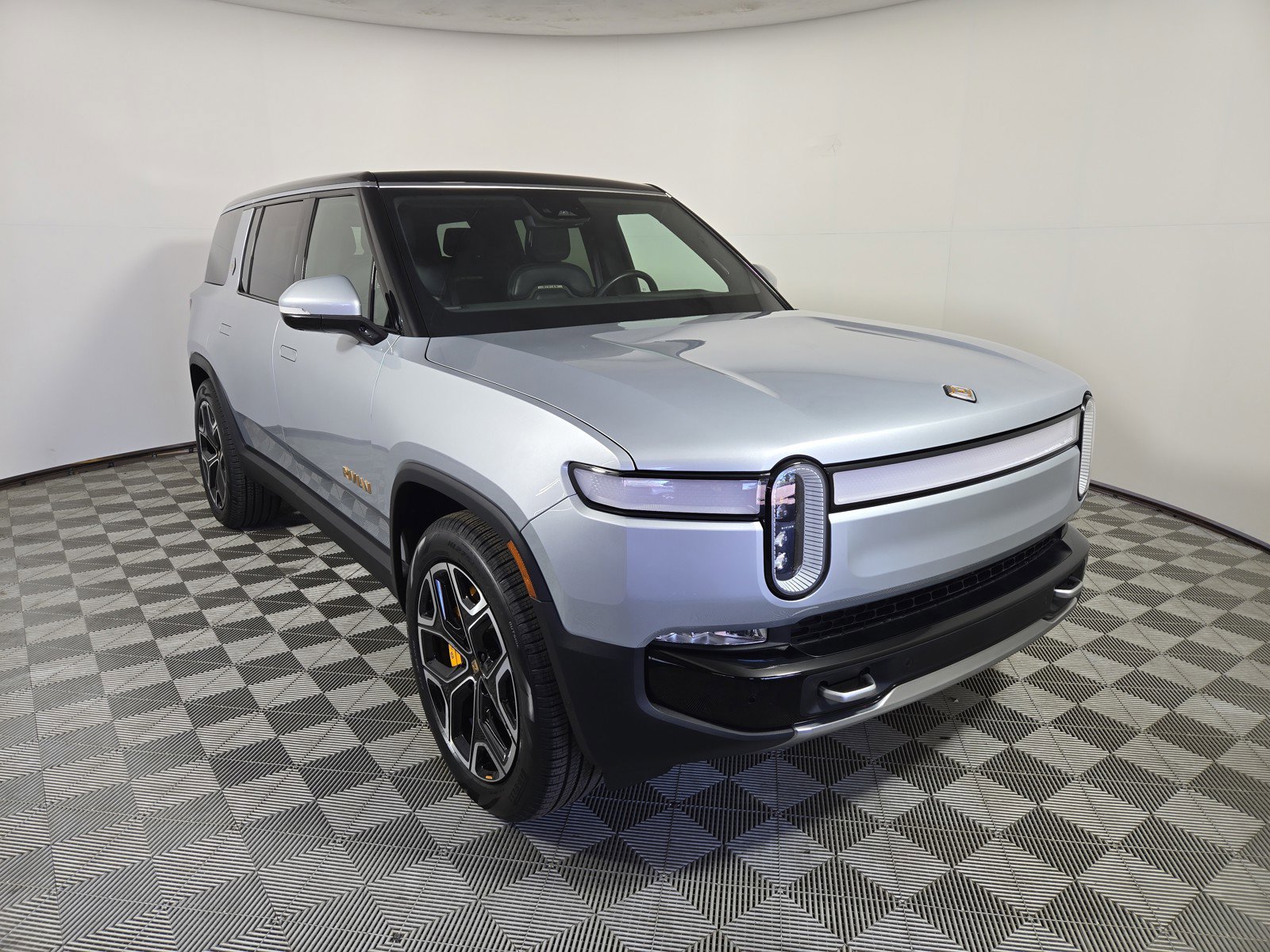 Used 2024 Rivian R1S Adventure image 7