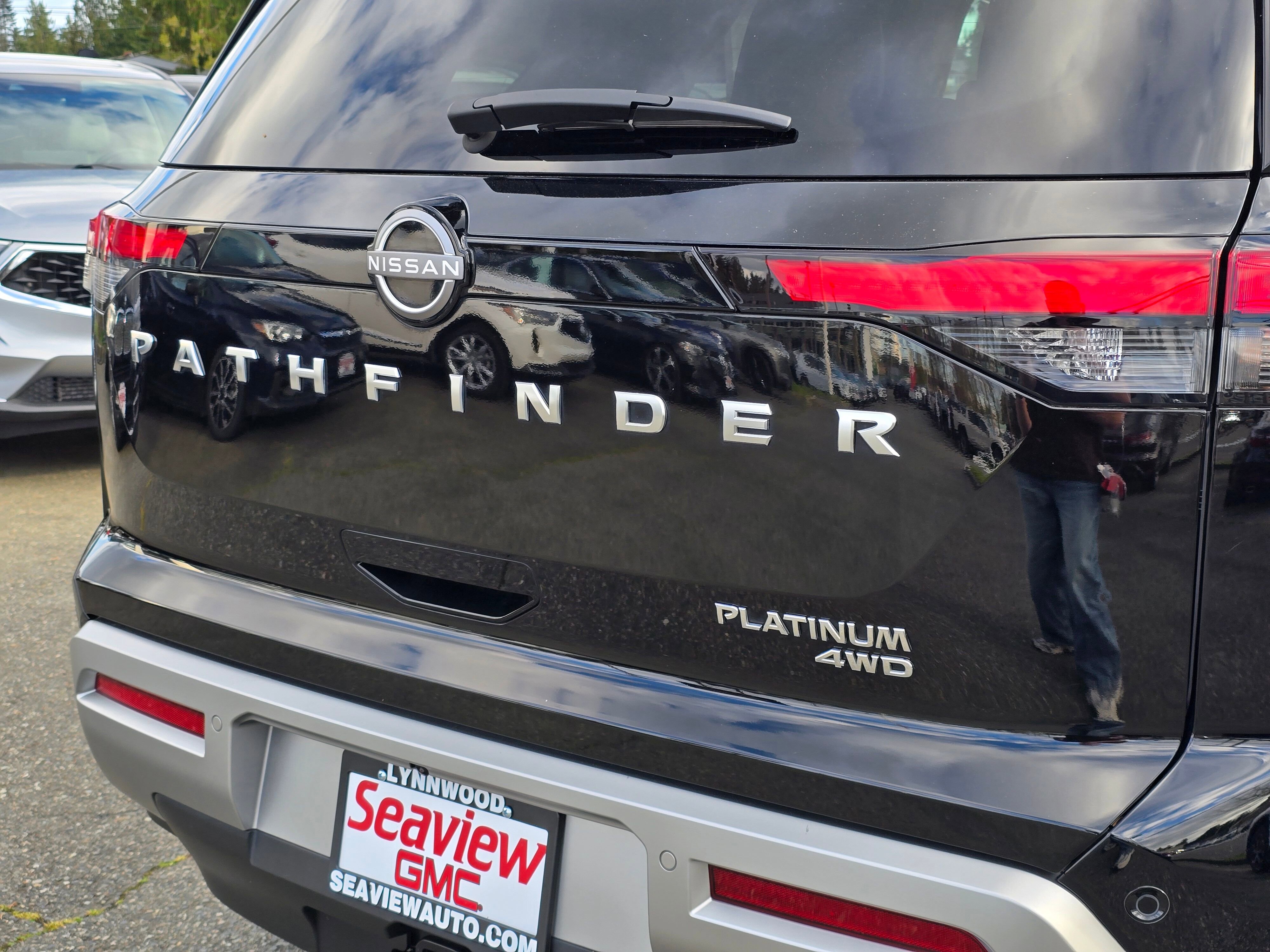 Used 2024 Nissan Pathfinder Platinum w/ Cargo Package AWD/4WD image 13