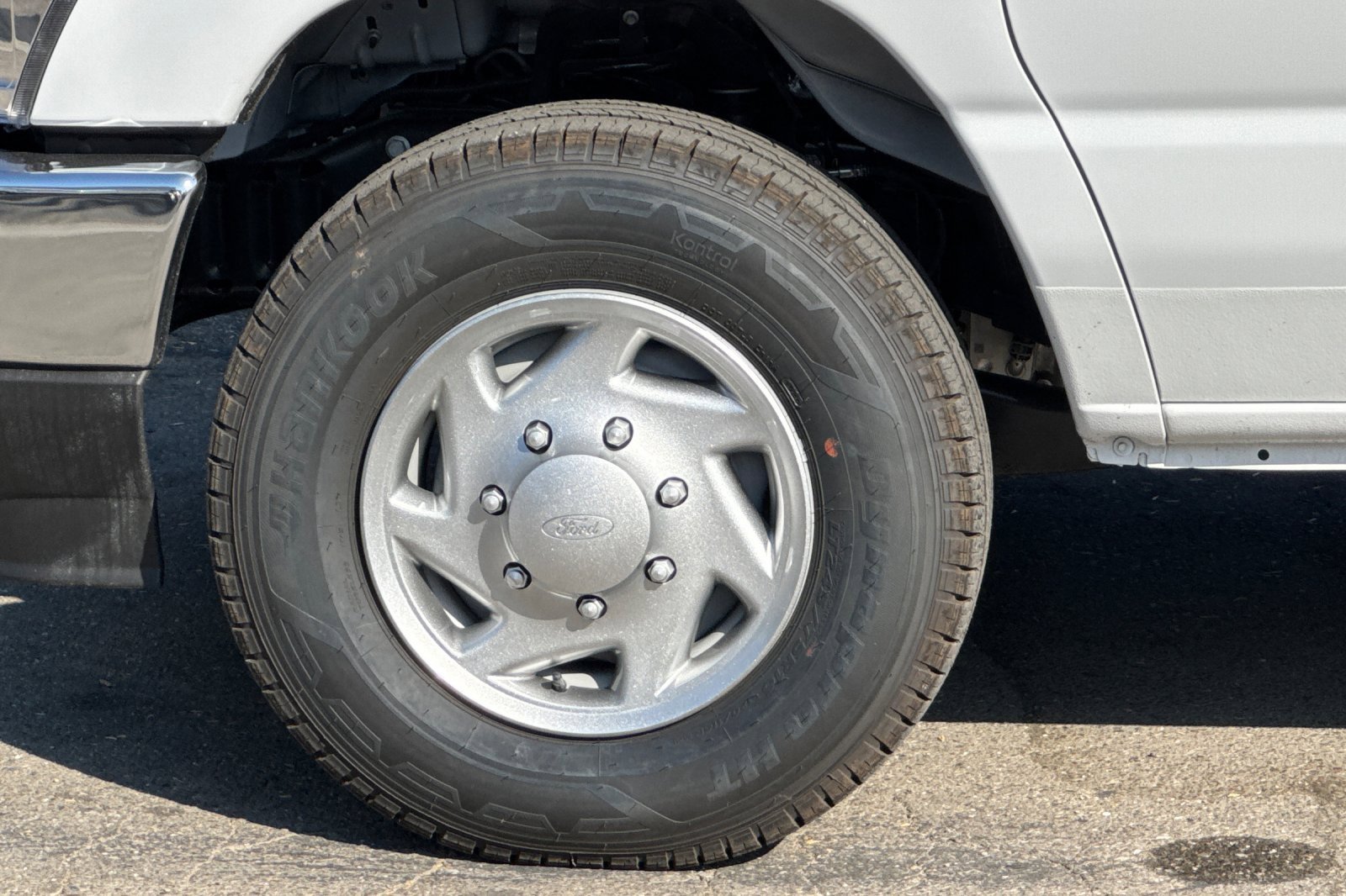 New 2026 Ford E-350 and Econoline 350 Super Duty w/ Power Equipment Group image 23