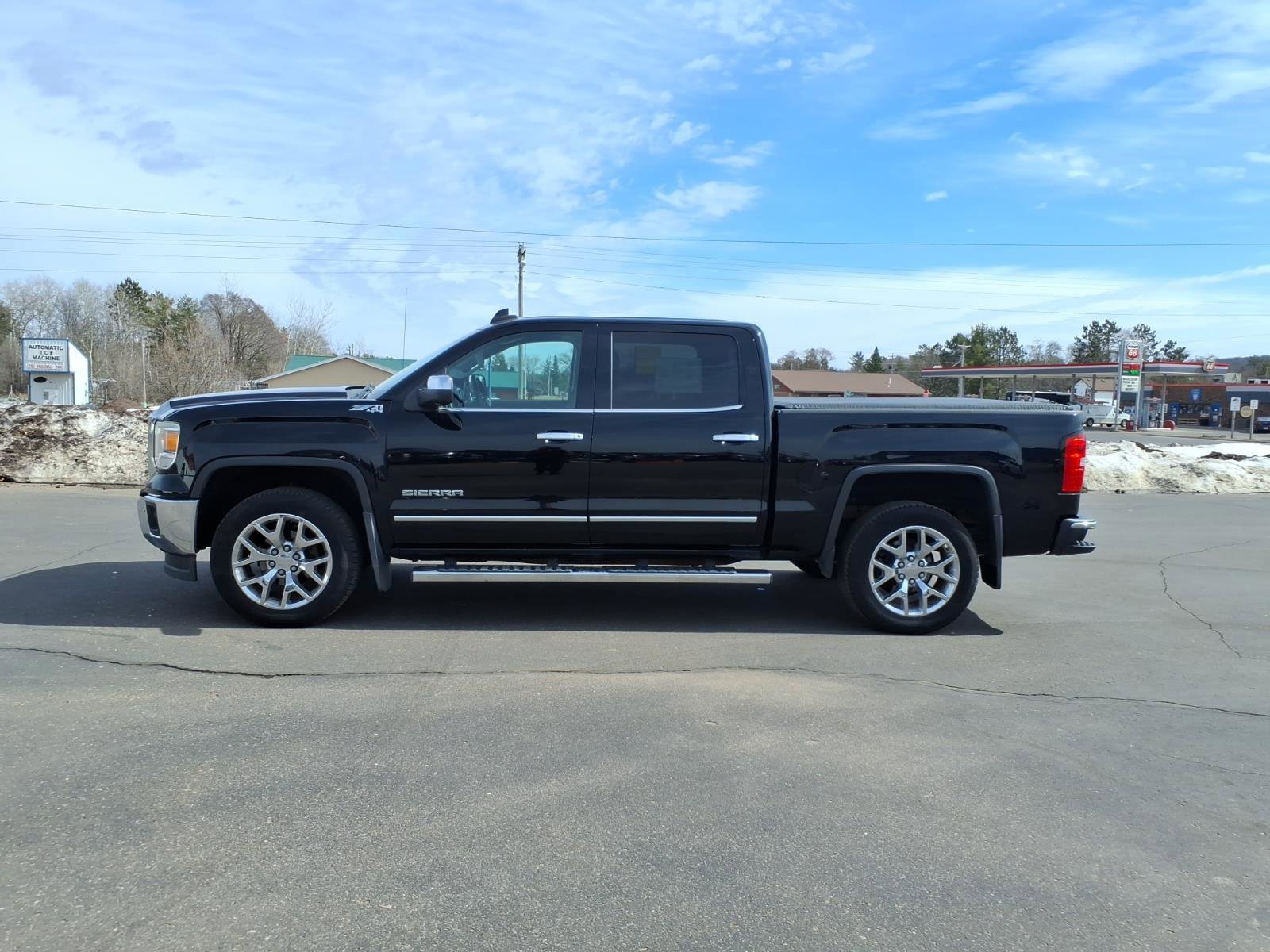 Used 2015 GMC Sierra 1500 SLT w/ SLT Crew Cab Value Package image 2