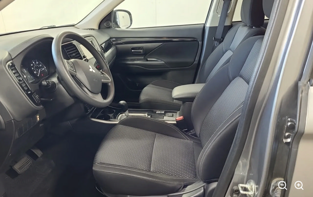 Used 2020 Mitsubishi Outlander ES FWD image 3
