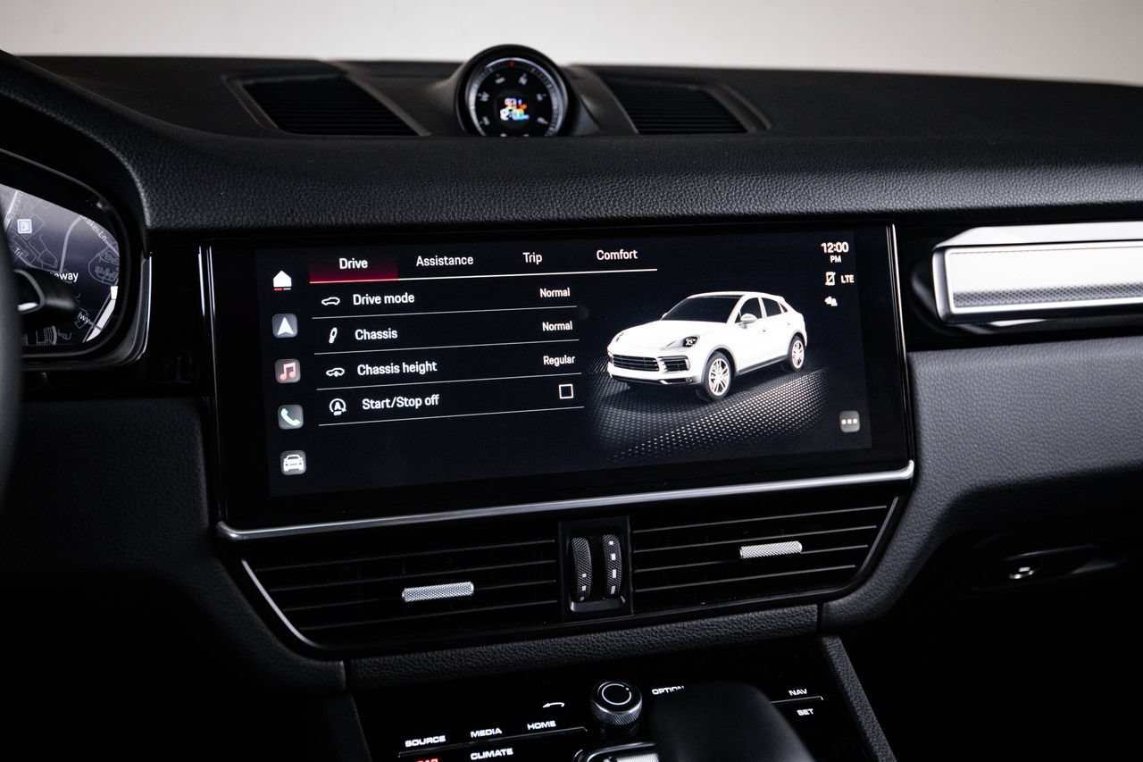 Certified 2023 Porsche Cayenne Platinum Edition AWD/4WD image 18