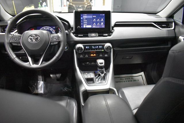Used 2023 Toyota RAV4 XLE Premium image 13