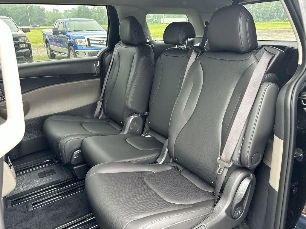 New 2025 Kia Carnival image 28
