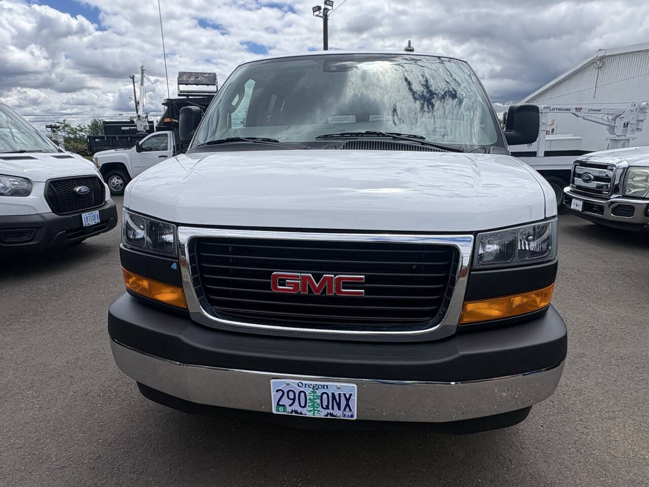Used 2025 GMC Savana 3500 LT w/ LT Preferred Equipment Group RWD image 3