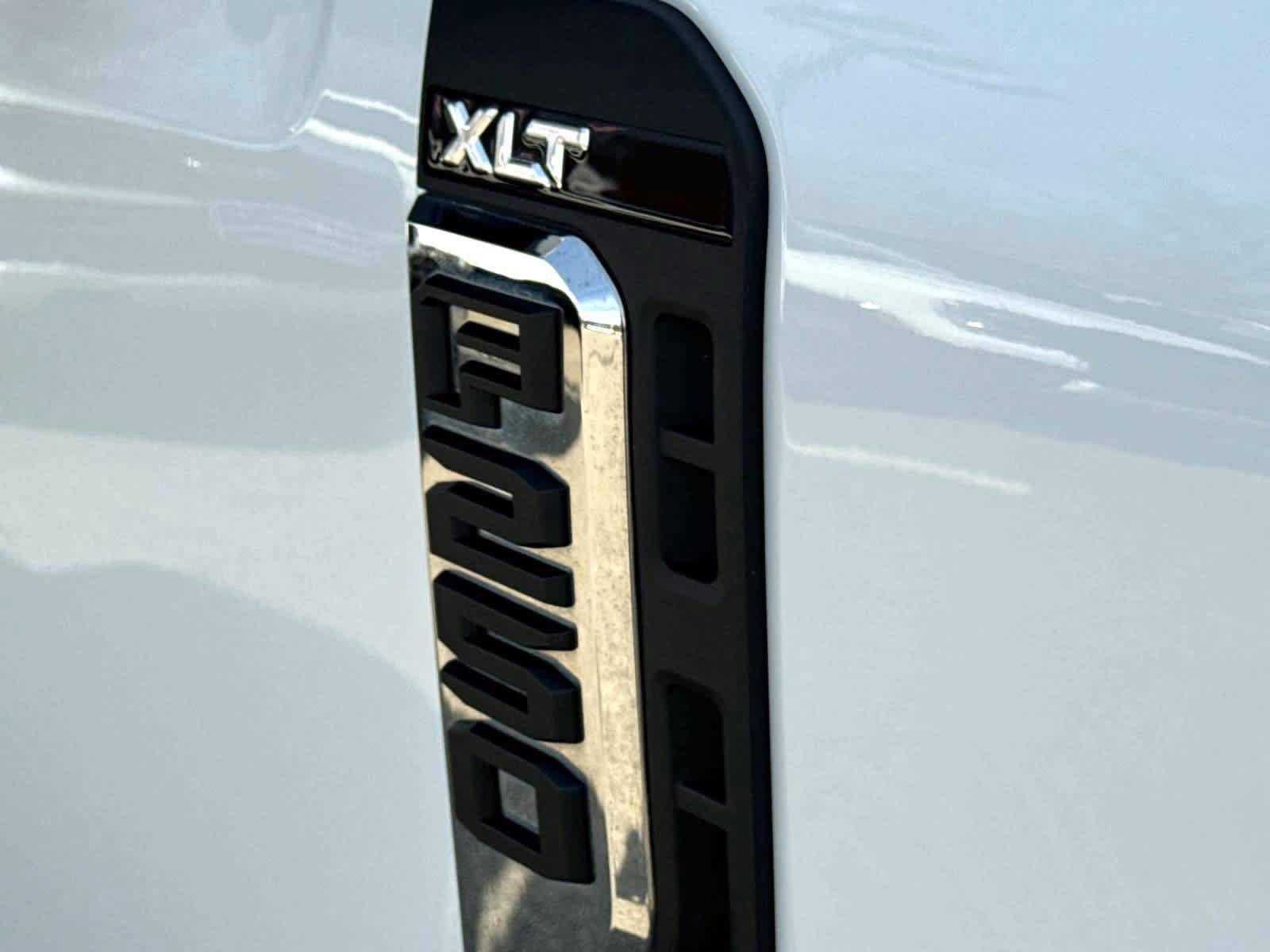Used 2024 Ford F250 XLT AWD/4WD image 7