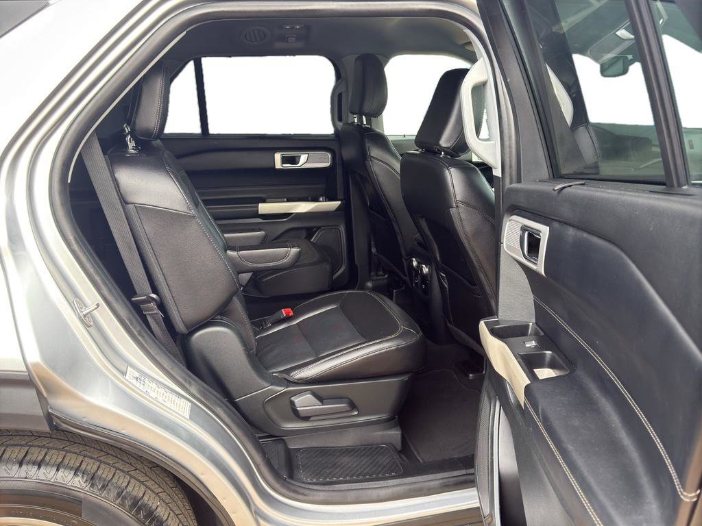 Used 2021 Ford Explorer Limited w/ Equipment Group 301A image 8