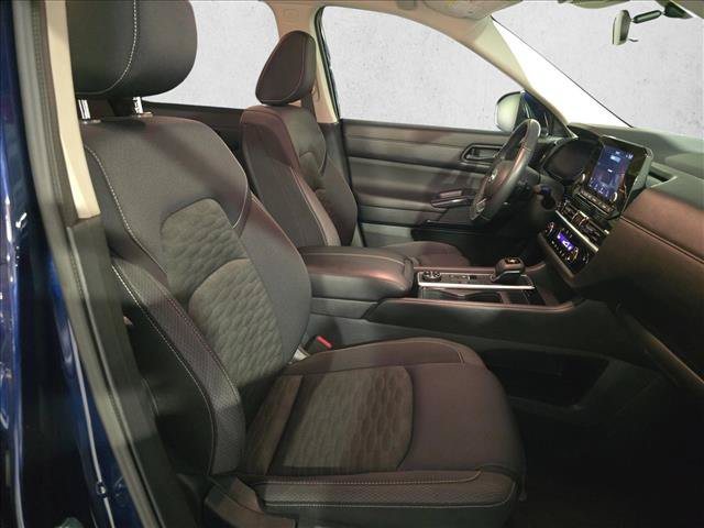 Used 2025 Nissan Pathfinder SV AWD/4WD image 10