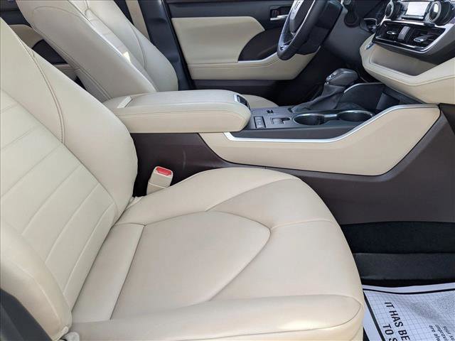 Used 2020 Toyota Highlander XLE image 18