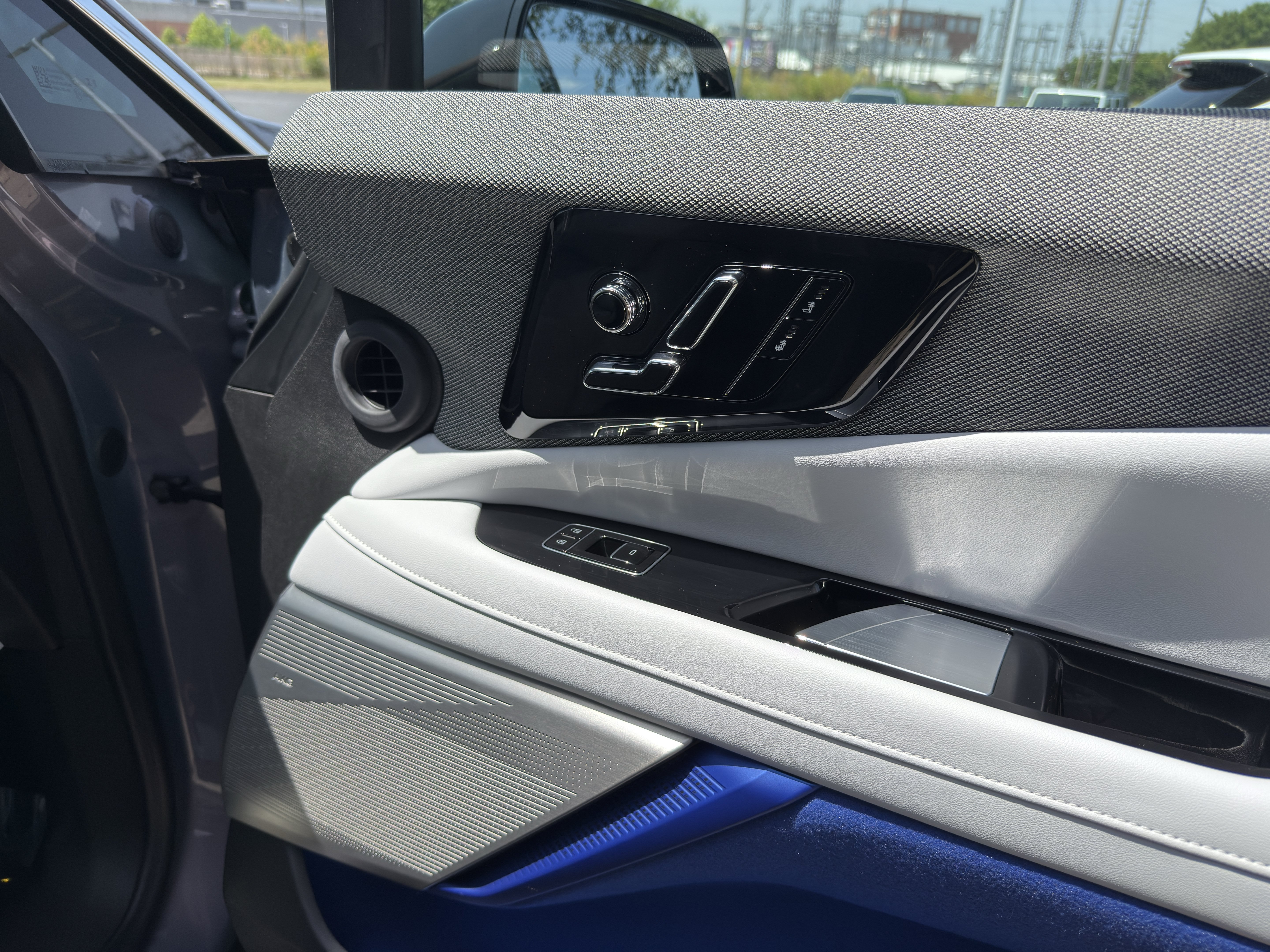 Used 2025 Cadillac Optiq Luxury 1 AWD/4WD image 19