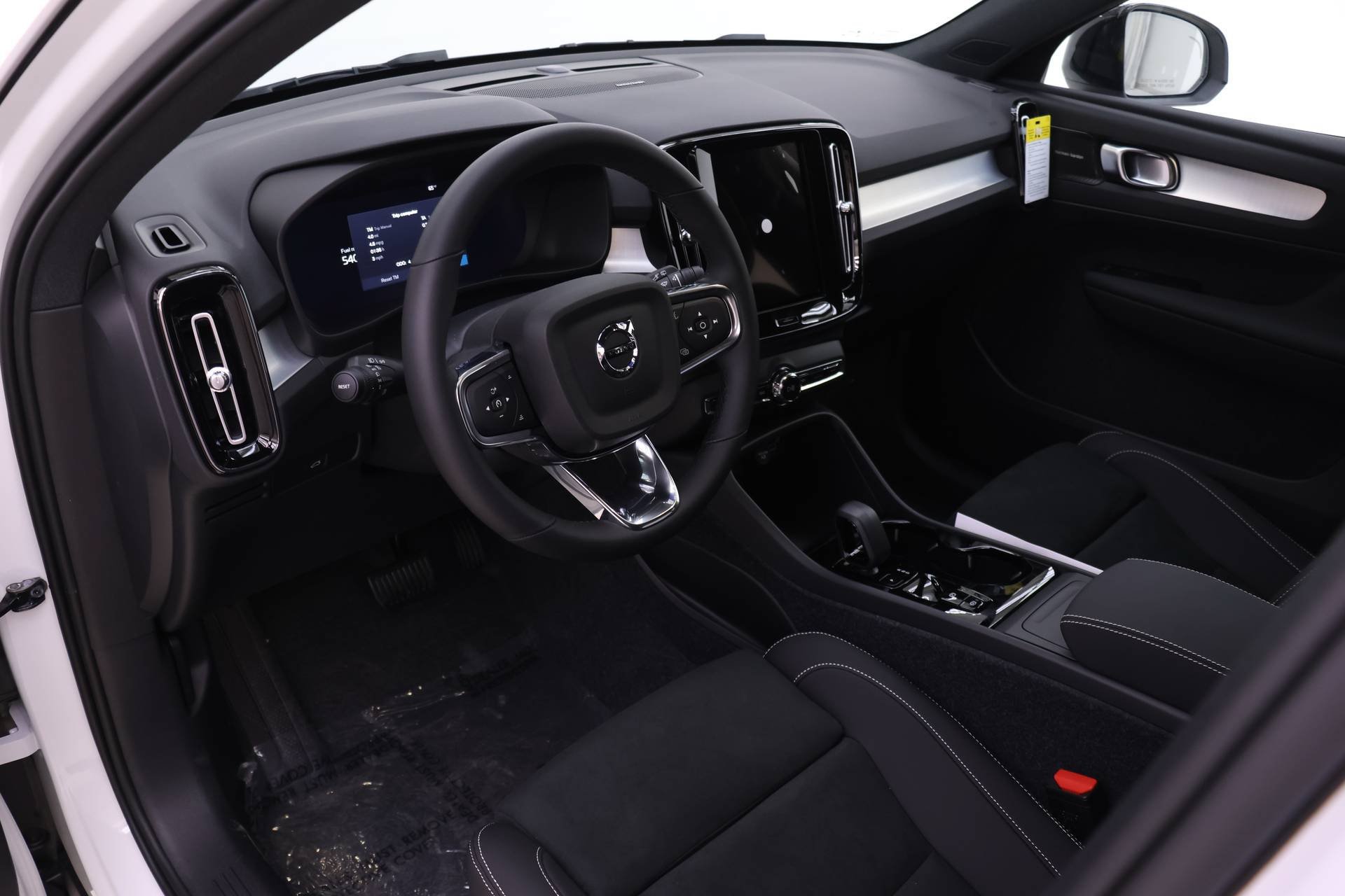 New 2026 Volvo XC40 B5 Ultra w/ Protection Package Premier AWD/4WD image 6