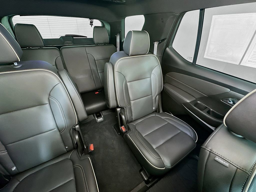 Used 2023 Chevrolet Traverse Premier image 14