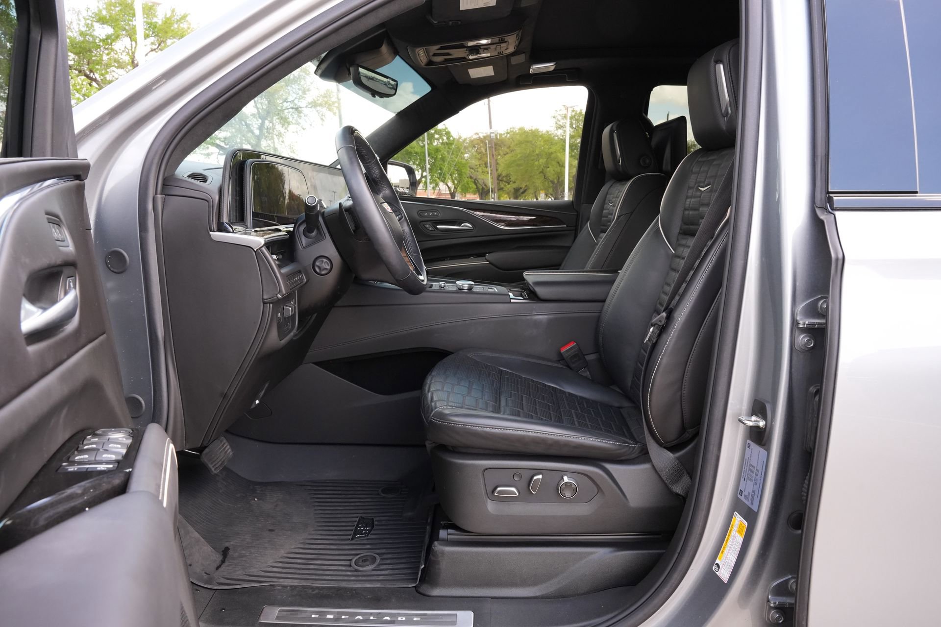 Certified 2024 Cadillac Escalade Sport Platinum w/ LPO, ONYX Package image 18