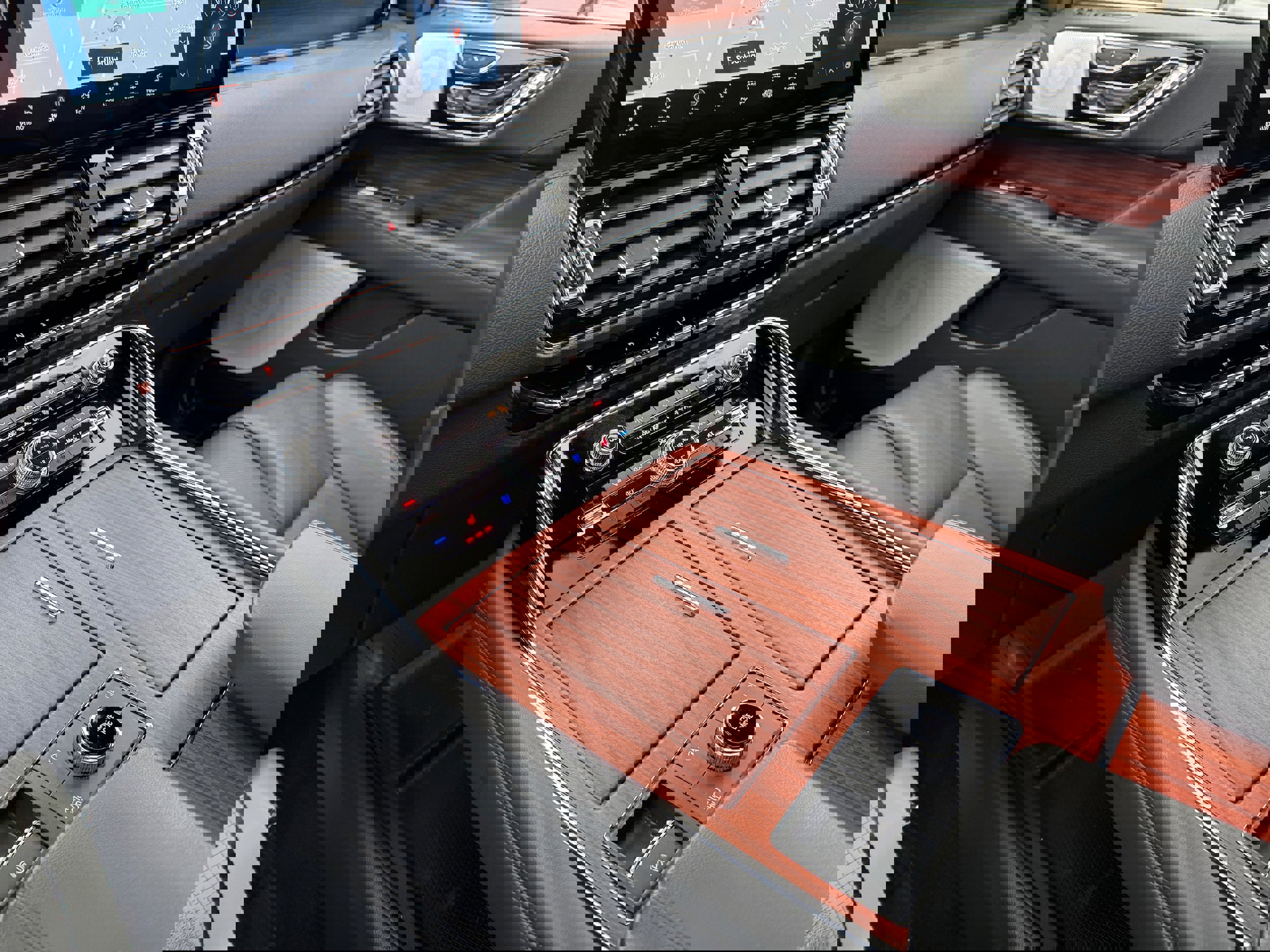 Used 2024 Lincoln Navigator Reserve image 24