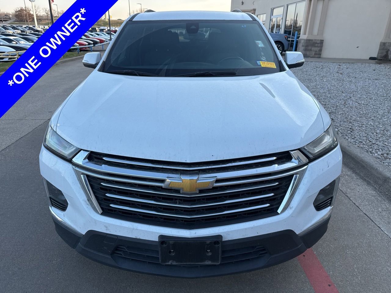 Used 2023 Chevrolet Traverse LT image 2
