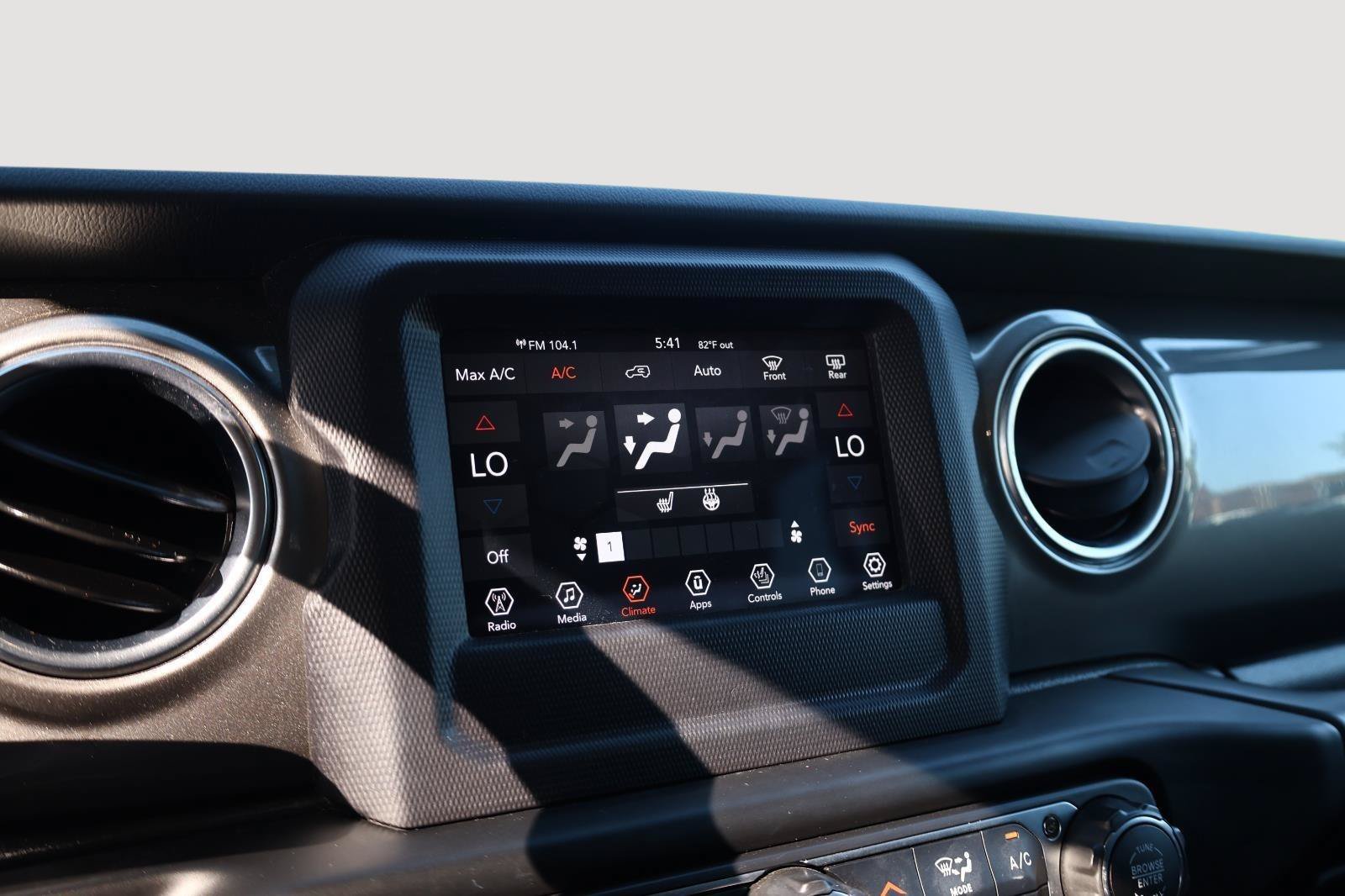Used 2020 Jeep Wrangler Unlimited Sahara w/ Cold Weather Group AWD/4WD image 32