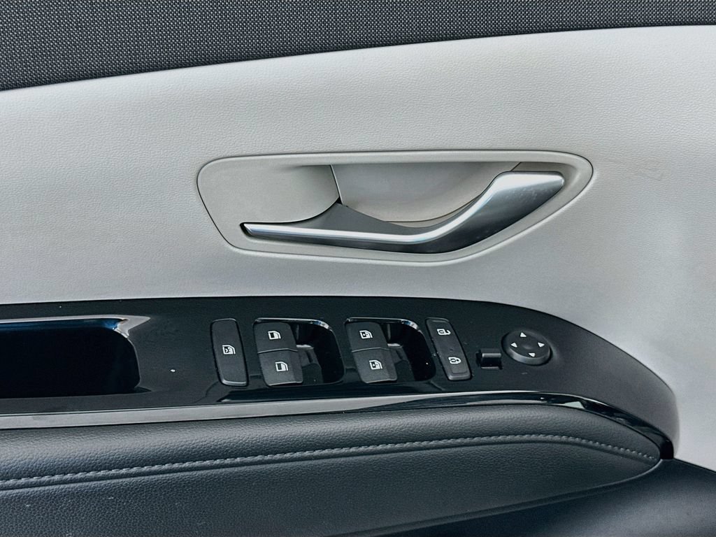 Certified 2022 Hyundai Tucson Limited FWD image 18