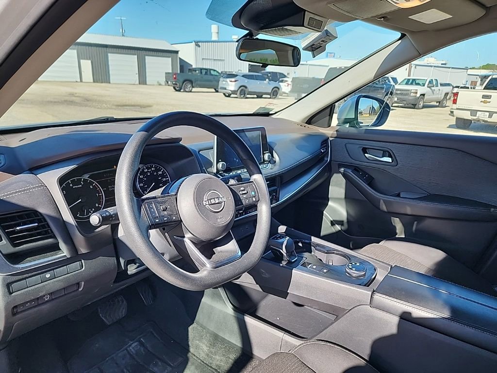 Used 2023 Nissan Rogue SV image 10