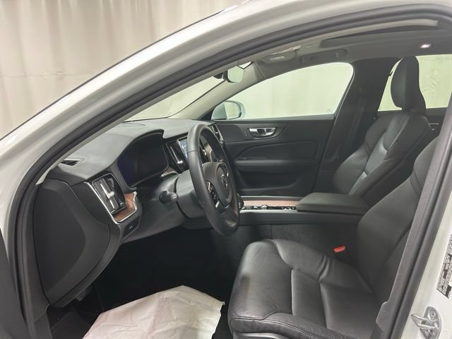 Certified 2025 Volvo V60 B5 Cross Country Plus AWD/4WD image 9