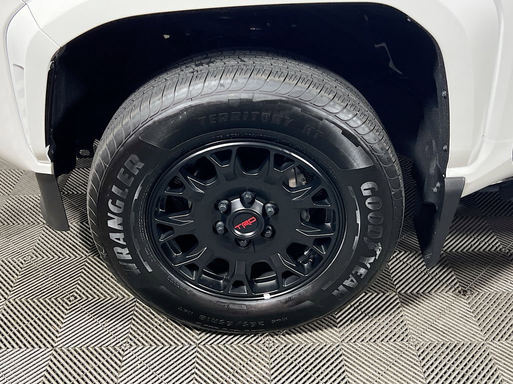 Certified 2025 Toyota Tacoma SR5 AWD/4WD image 27
